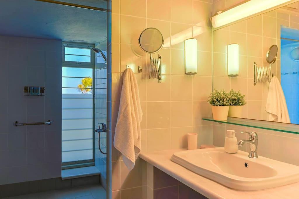 فيلا The Bright House By The Sea أفيتوس المظهر الخارجي الصورة